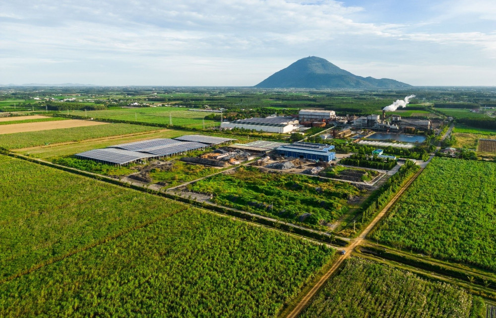 Khu vực nhà máy chế biến mía đường tại xã Tân Phú