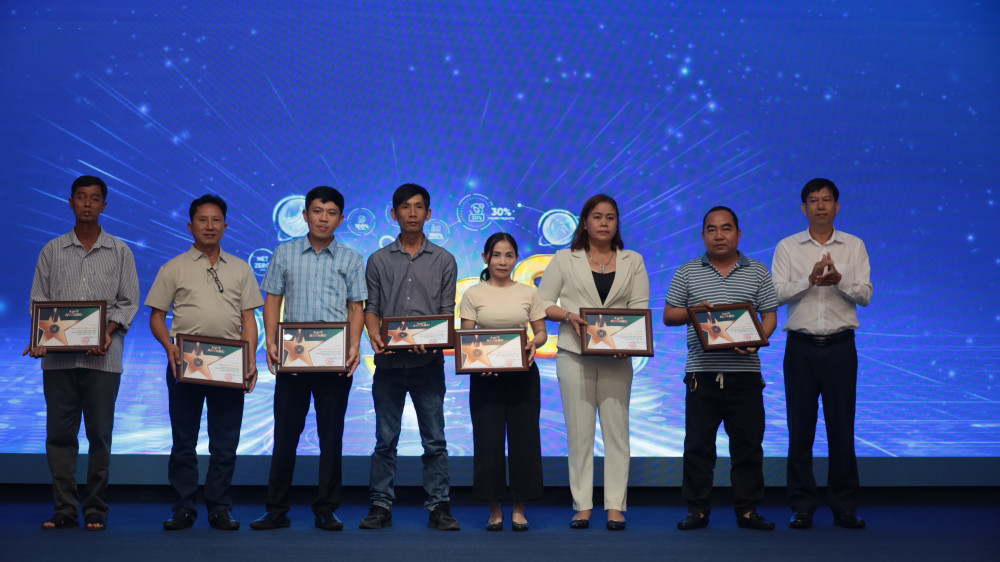 Công ty Cổ phần Phát triển Nông nghiệp AgriS trao thưởng và biểu dương các hộ trồng mía tiêu biểu trong niên vụ 2024-2025