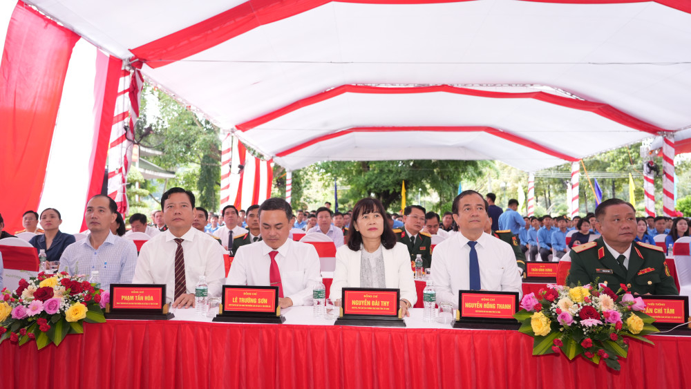 Đại biểu dự Lễ xuất quân, giao nhiệm vụ cho các Đội tìm kiếm, quy tập hài cốt liệt sĩ quân tình nguyện và chuyên gia Việt Nam hy sinh tại Campuchia