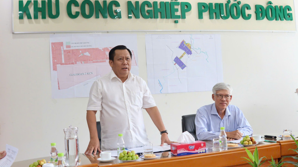 Phó Chủ tịch UBND tỉnh Huỳnh Văn Sơn phát biểu kết luận buổi làm việc