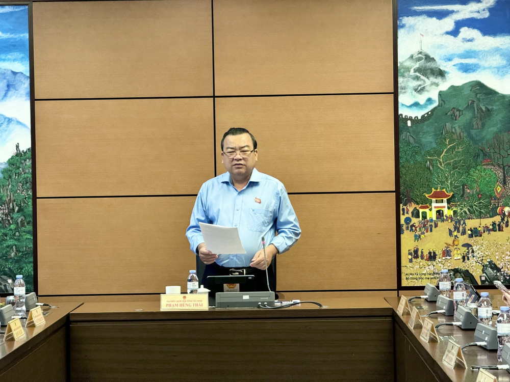 Đại biểu Phạm Hùng Thái - Phó Bí thư Tỉnh ủy, Trưởng đoàn ĐBQH tỉnh Tây Ninh, chủ trì buổi thảo luận