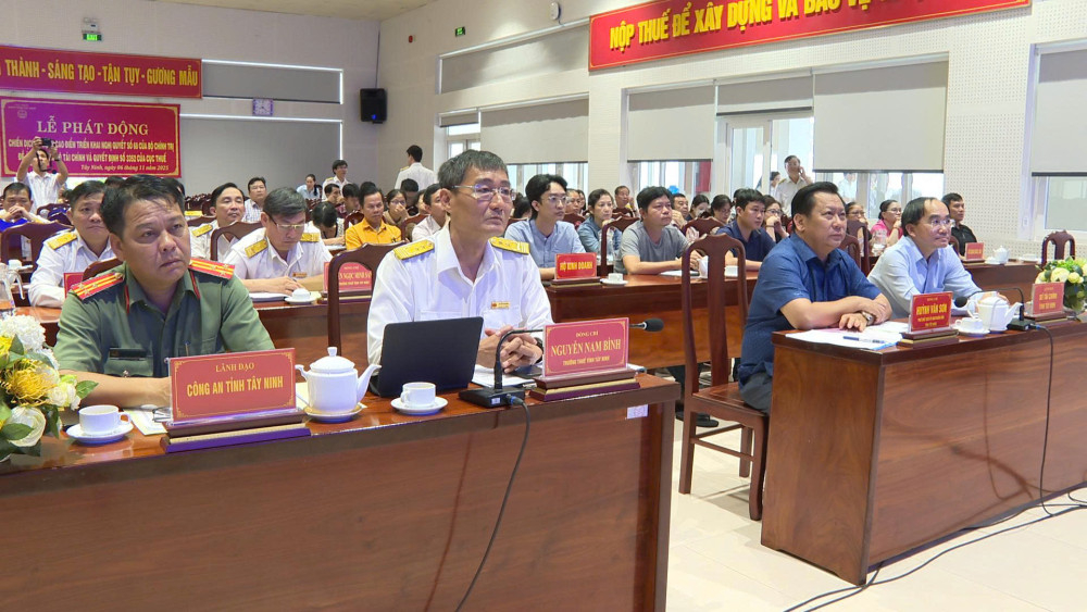 Đại biểu tham dự lễ phát động 