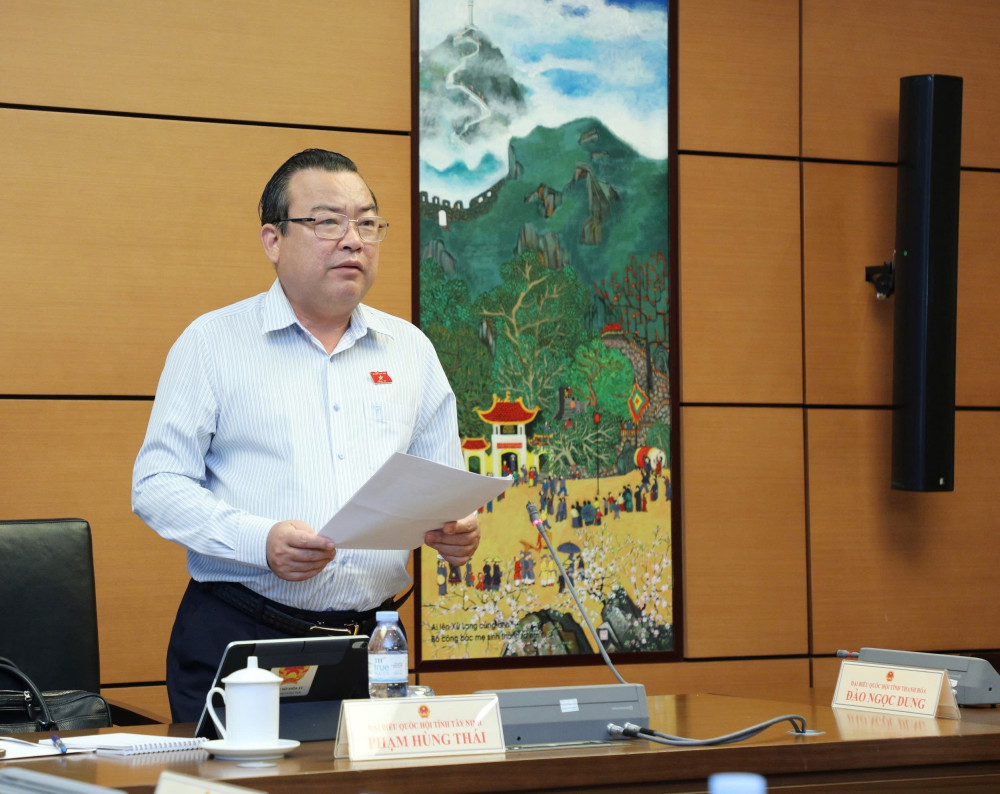 Đại biểu Phạm Hùng Thái - Phó Bí thư Tỉnh ủy, Trưởng đoàn đại biểu Quốc hội tỉnh Tây Ninh, chủ trì tại buổi thảo luận