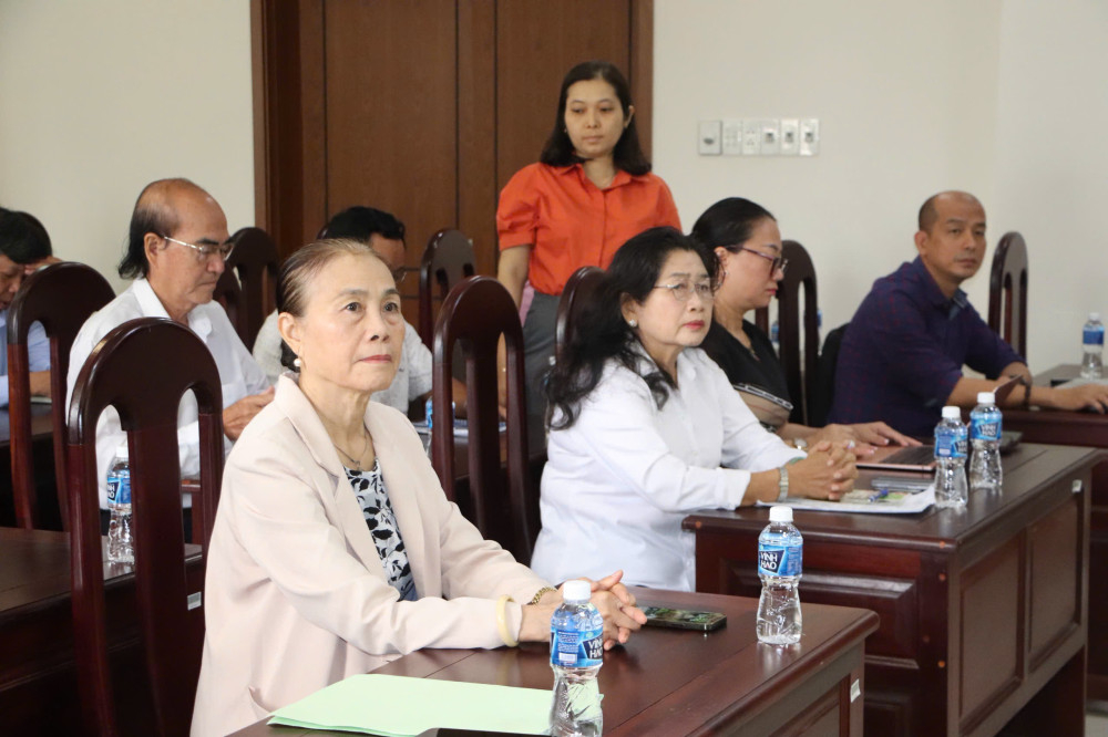 Các đại biểu dự hội nghị