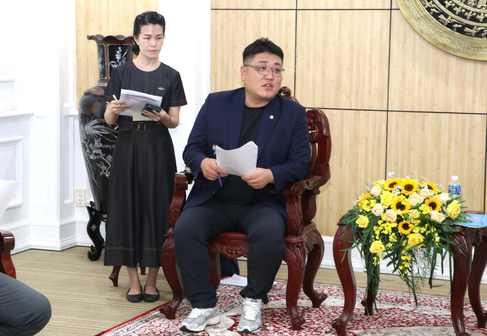 Chủ tịch Ủy ban Công nghiệp và Xã hội, Hội đồng thành phố Gimhae Choi Jung-heon phát biểu tại buổi làm việc