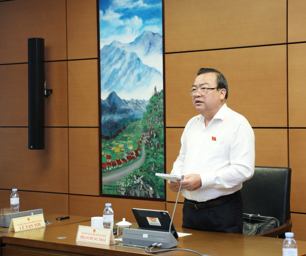 Đại biểu Phạm Hùng Thái - Phó Bí thư Tỉnh ủy, Trưởng đoàn đại biểu Quốc hội tỉnh Tây Ninh, chủ trì tại buổi thảo luận