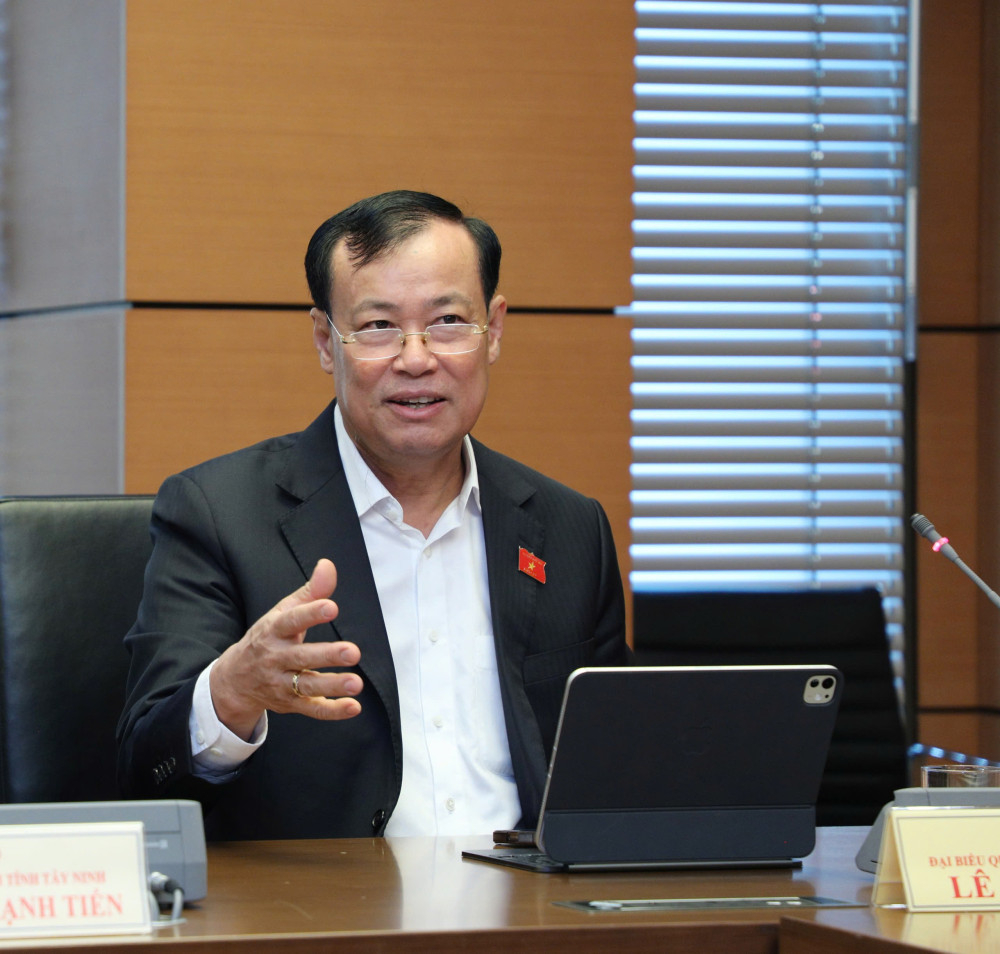 Đại biểu Lê Tấn Tới - Ủy viên Trung ương Đảng, Chủ nhiệm Ủy ban Quốc phòng, An ninh và Đối ngoại của Quốc hội, phát biểu