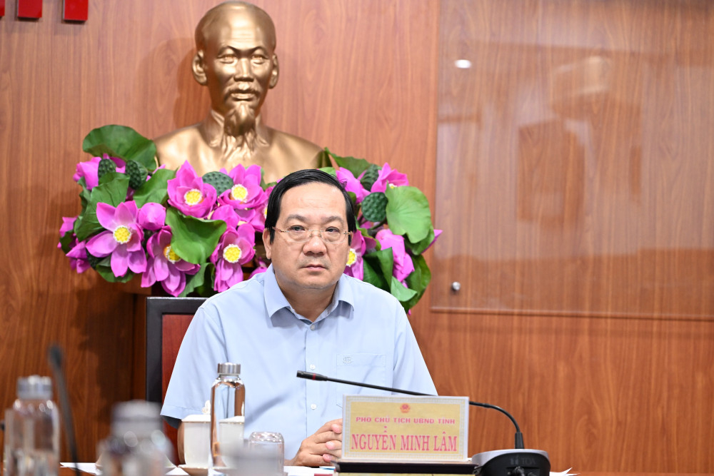 Ủy viên Ban Thường vụ Tỉnh ủy, Phó Chủ tịch UBND tỉnh Nguyễn Minh Lâm chủ trì tại điểm cầu tỉnh