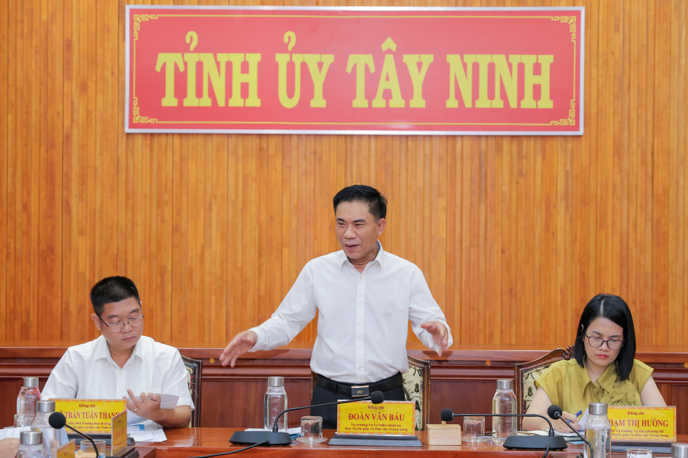 Vụ trưởng Vụ Lý luận chính trị, Ban Tuyên giáo và Dân vận Trung ương Đoàn Văn Báu phát biểu kết luận buổi làm việc