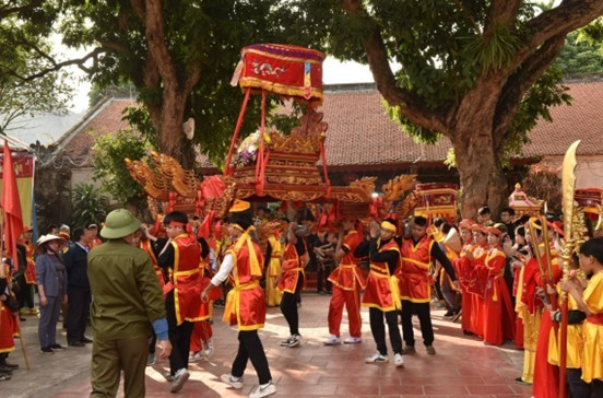 Lễ rước kiệu (Nguồn: Sở Văn hóa, Thể thao và Du lịch tỉnh Ninh Bình)