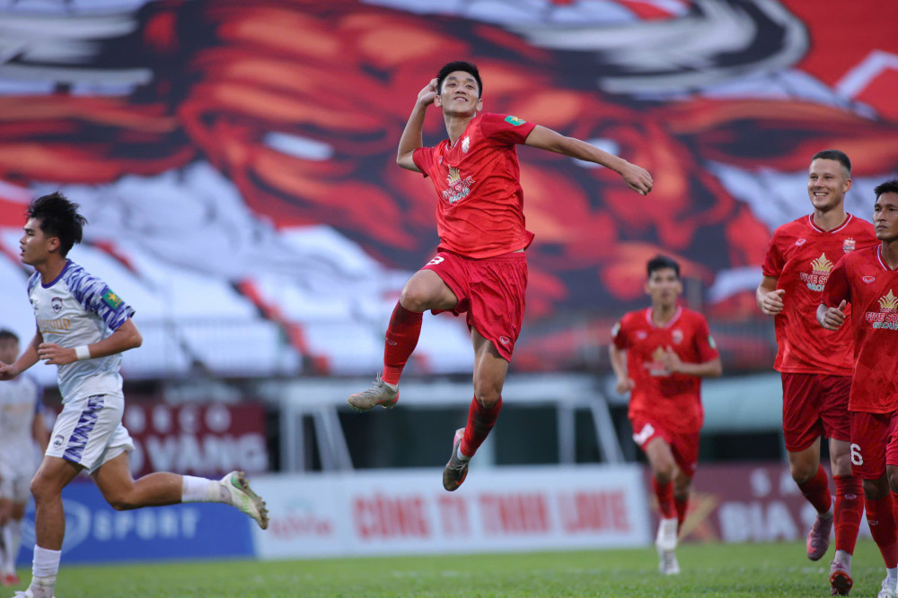 Trọng Đại ăn mừng bàn thắng