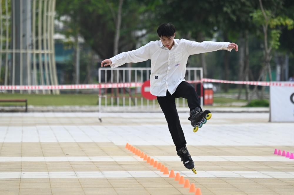 Vận động viên thể hiện phần thi patin nghệ thuật