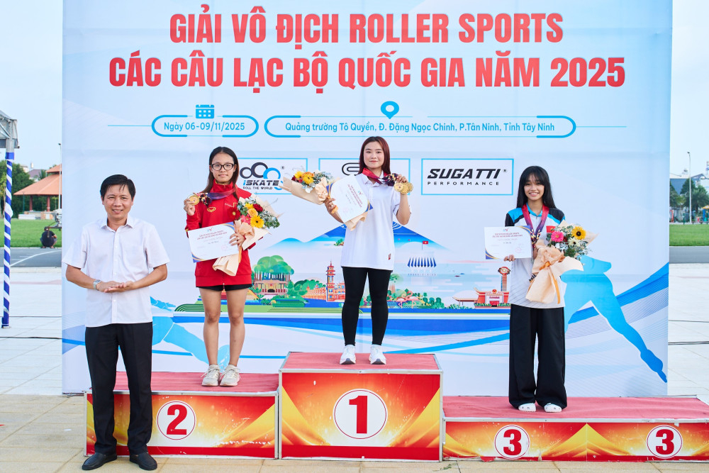 Phó Giám đốc Sở Văn hóa, Thể thao và Du lịch Tây Ninh Lê Quang Chánh, Phó trưởng Ban tổ chức giải trao thưởng cho các nữ vận động viên đạt thành tích cao