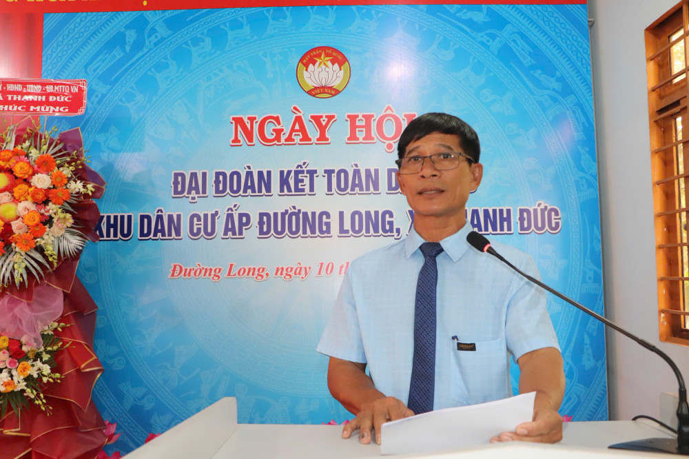 Bí thư Chi bộ, Trưởng ấp Đường Long Nguyễn Hoàng Ân báo cáo kết quả hoạt động của Ban Công tác Mặt trận ấp năm 2025