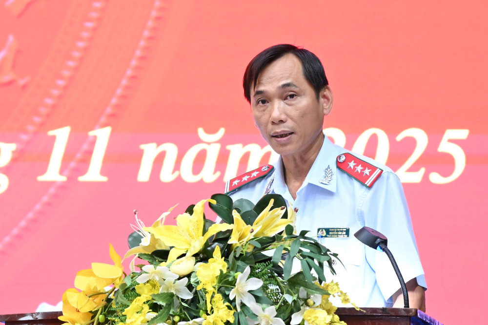 Lãnh đạo các sở, ban, ngành tỉnh tham gia tham luận tại hội nghị