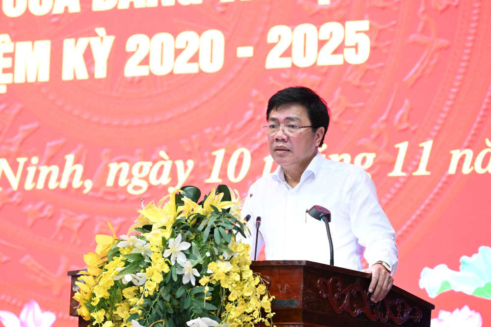 Vụ trưởng Vụ địa phương 3, Ban Nội chính Trung ương Trần Hoàng Kiếm đóng góp ý kiến, kinh nghiệm cho tỉnh trong công tác phòng, chống tham nhũng, lãng phí, tiêu cực