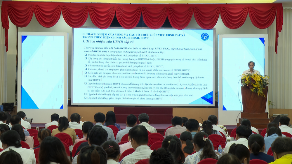 Báo cáo viên tập huấn nghiệp vụ công tác quản lý thu và phát triển người tham gia bảo hiểm xã hội, bảo hiểm y tế