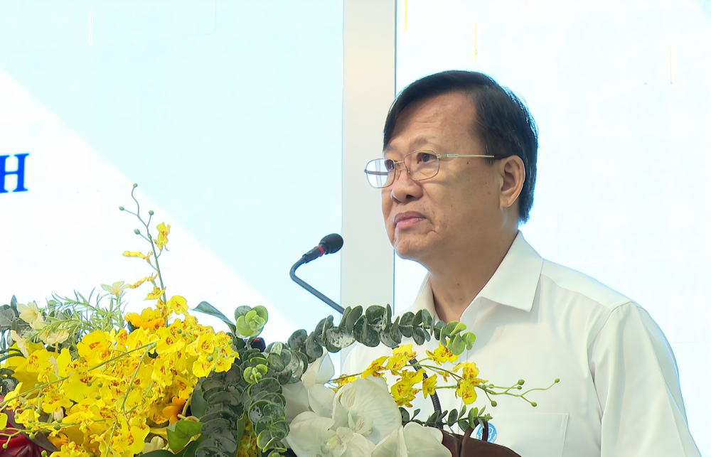 Giám đốc Bảo hiểm xã hội tỉnh Tây Ninh Nguyễn Văn Huấn phát biểu tại hội nghị