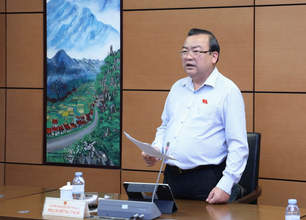 Đại biểu Phạm Hùng Thái - Phó Bí thư Tỉnh ủy, Trưởng đoàn đại biểu Quốc hội tỉnh Tây Ninh, chủ trì Tổ thảo luận số 3