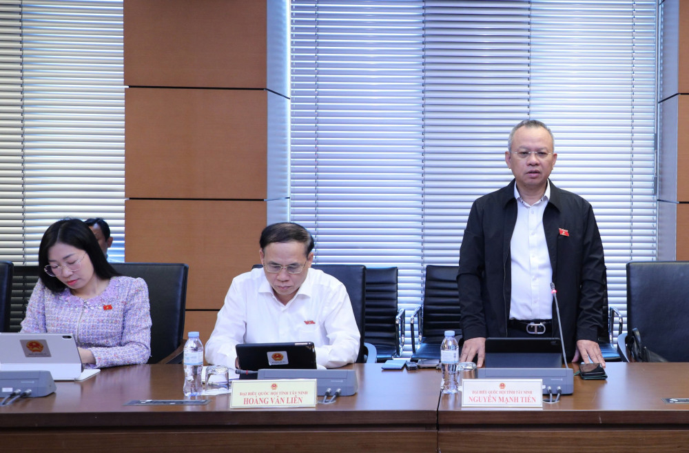 Đại biểu Nguyễn Mạnh Tiến - Phó Chủ nhiệm Ủy ban Quốc phòng, An ninh và Đối ngoại của Quốc hội, phát biểu thảo luận