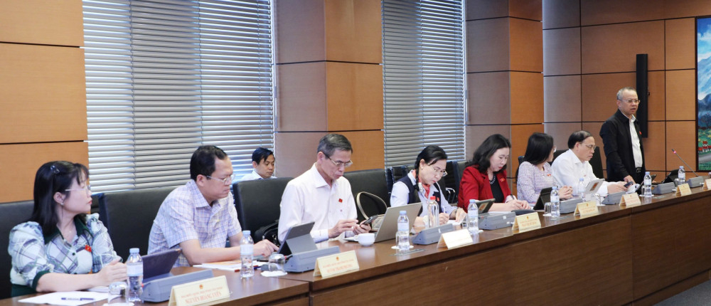 Đoàn đại biểu Quốc hội tỉnh Tây Ninh tại buổi thảo luận tổ