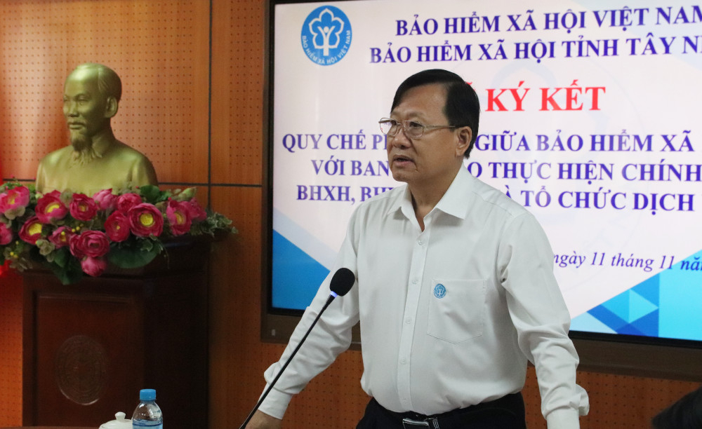 Giám đốc Bảo hiểm xã hội tỉnh Nguyễn Văn Huấn phát biểu tại Lễ ký kết Quy chế phối hợp