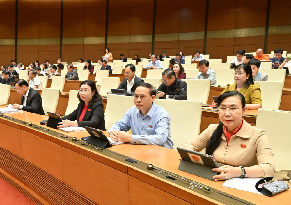 Đại biểu Quốc hội tỉnh Tây Ninh tham dự phiên họp thảo luận sáng 12/11