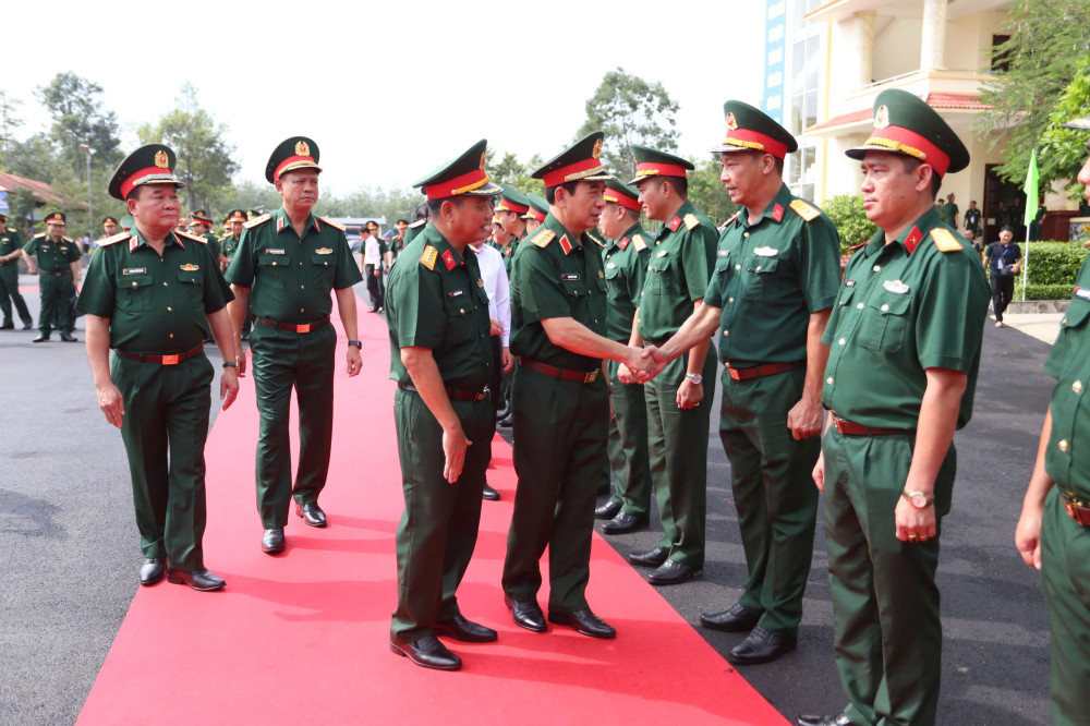 Chỉ huy Sư đoàn 5, Quân khu 7 đón Đại tướng Phan Văn Giang và đoàn công tác