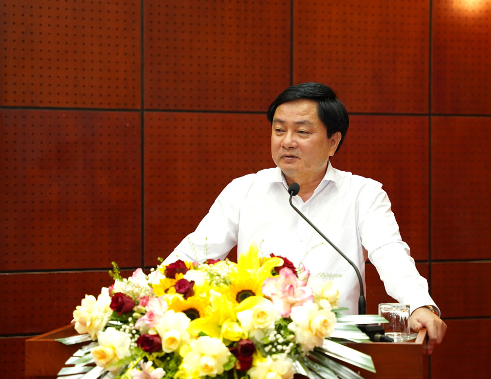 Bí thư Tỉnh ủy Nguyễn Văn Quyết tiếp thu các ý kiến chỉ đạo của đồng chí Bộ trưởng Bộ Quốc phòng và các thành viên đoàn công tá