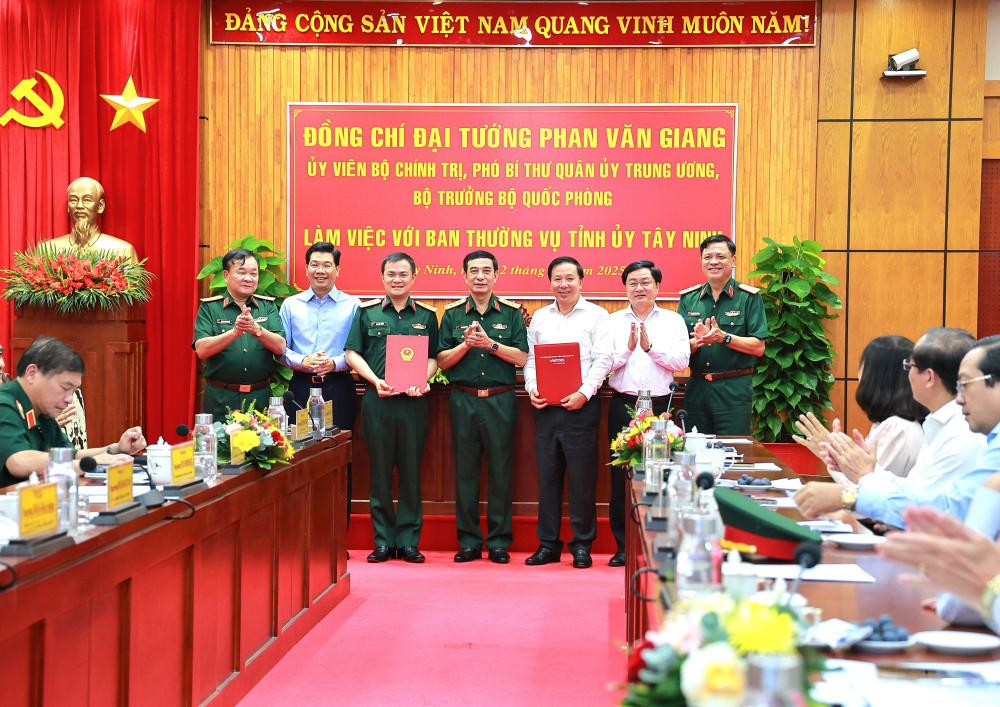 Trao thoả thuận hợp tác chiến lược giai đoạn 2026-2030 giữa Tập đoàn Viettel và UBND tỉnh Tây Ninh