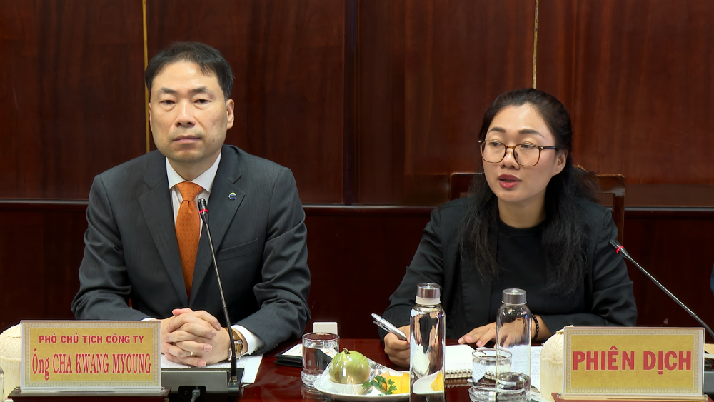 Phó Chủ tịch Tổng công ty Môi trường Hàn Quốc (KECO) Cha Kwang Myoung trao đổi về dự án