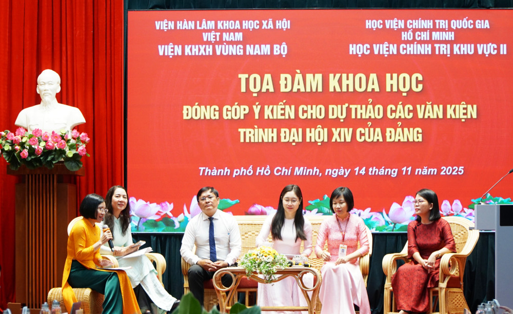 Các diễn giả tham gia phiên thứ hai của chương trình tọa đàm