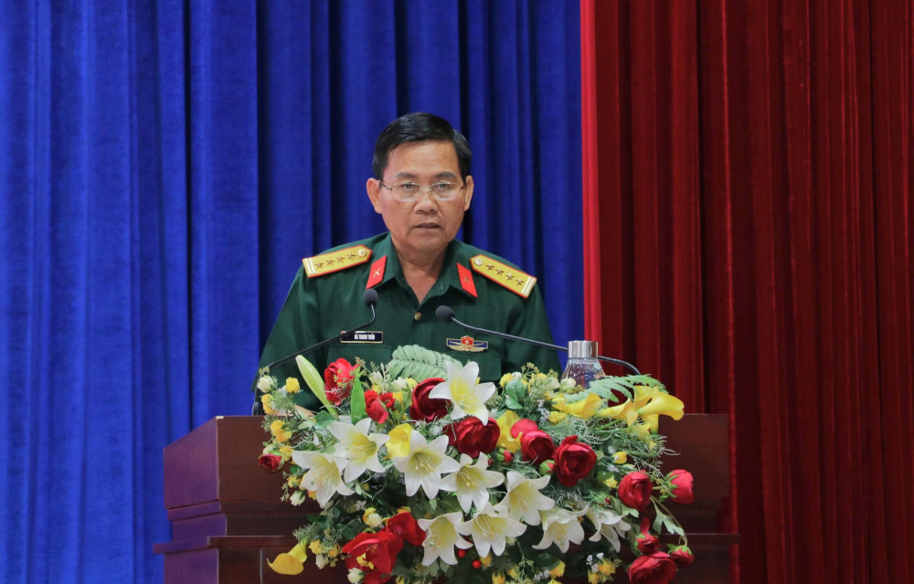 Đại tá Hà Thanh Tuấn - Phó Chỉ huy trưởng Bộ CHQS tỉnh trình bày tờ trình về Đề án Tổ chức xây dựng, đảm bảo chế độ, chính sách cho dân quân tự vệ