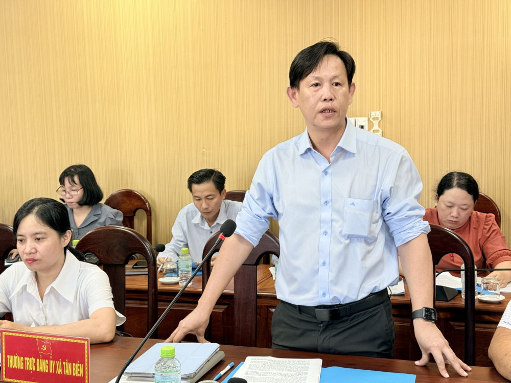 Bí thư Đảng uỷ, Chủ tịch HĐND xã Tân Biên Lê Long Giang nêu kiến nghị trong quá trình vận hành chính quyền địa phương 2 cấp