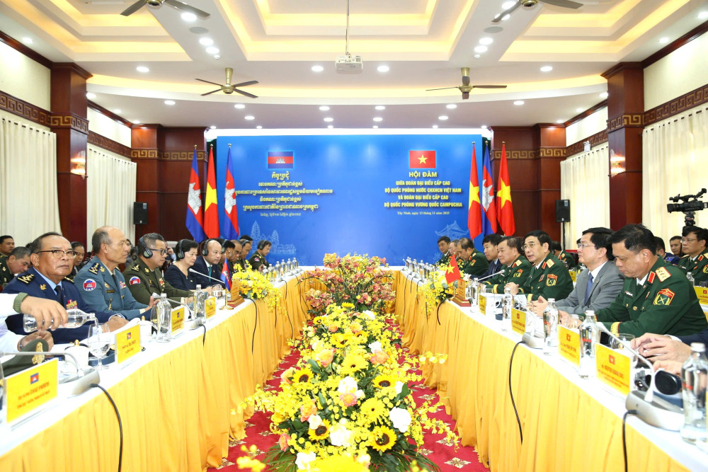Hội đàm giữa đoàn đại biểu cấp cao Bộ Quốc phòng hai nước Việt Nam và Campuchia
