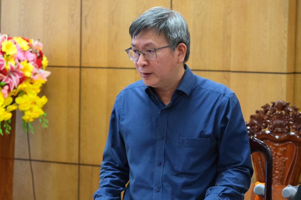 Lãnh đạo Sở Nông nghiệp và Môi trường trình bày báo cáo tại tọa đàm