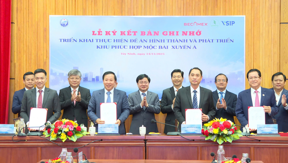 Lãnh đạo UBND tỉnh Tây Ninh và Liên danh nhà đầu tư ký kết Bản ghi nhớ 