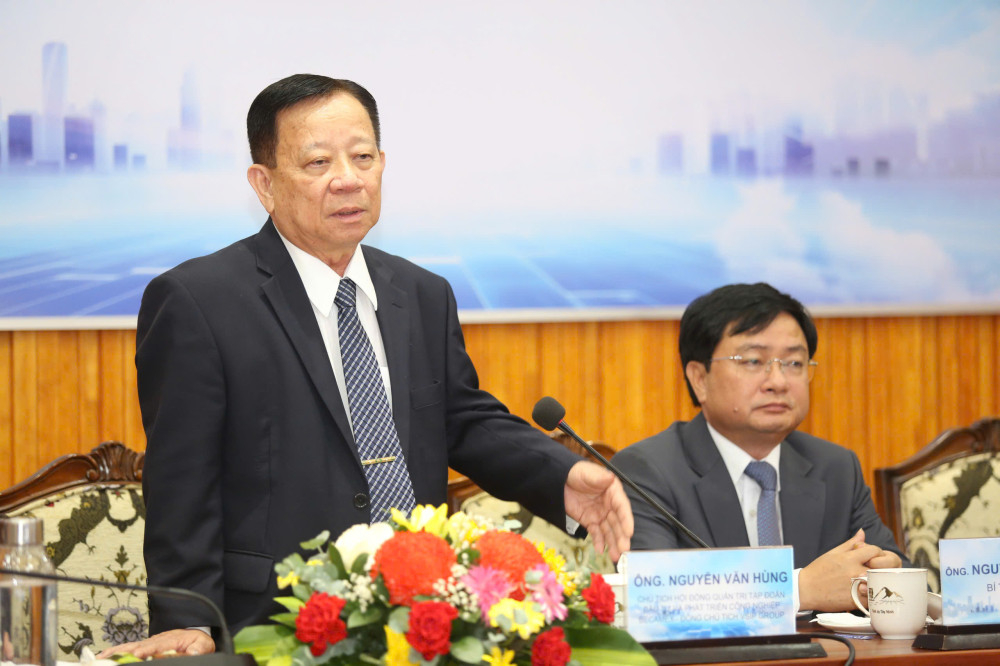 Chủ tịch Hội đồng quản trị Tập đoàn Đầu tư và Phát triển Công nghiệp Becamex, đồng Chủ tịch VSIP Group Nguyễn Văn Hùng phát biểu tại buổi lễ