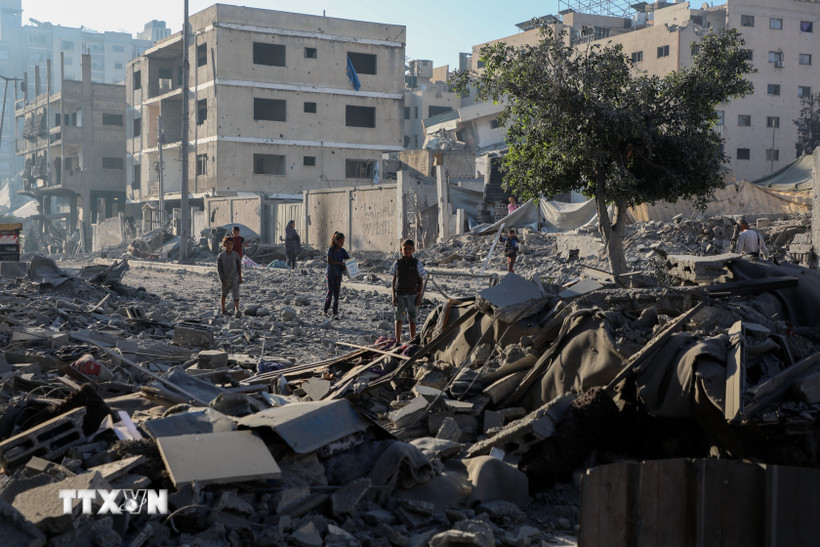 Tòa nhà bị phá hủy trong xung đột tại phía Tây thành phố Gaza (Ảnh: THX/TTXVN)