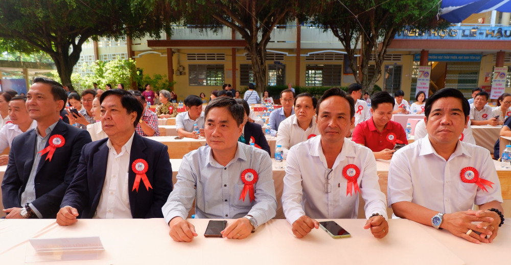 Đại biểu tham dự buổi lễ