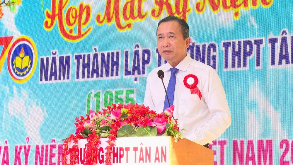 Giám đốc Sở Giáo dục và Đào tạo Tây Ninh Nguyễn Quang Thái phát biểu tại buổi lễ