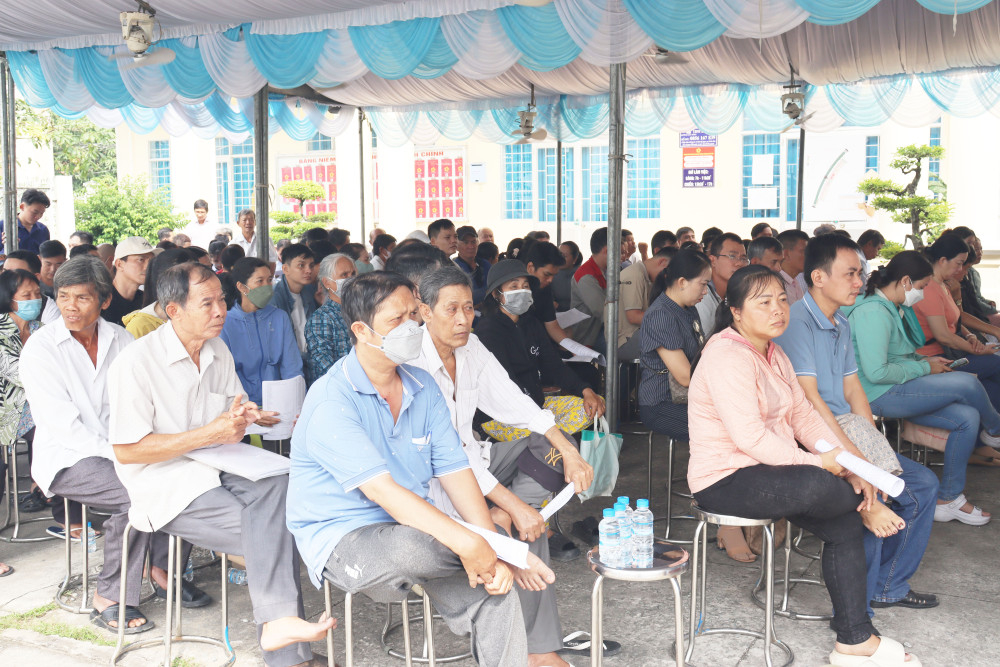 Người dân tham dự hội nghị