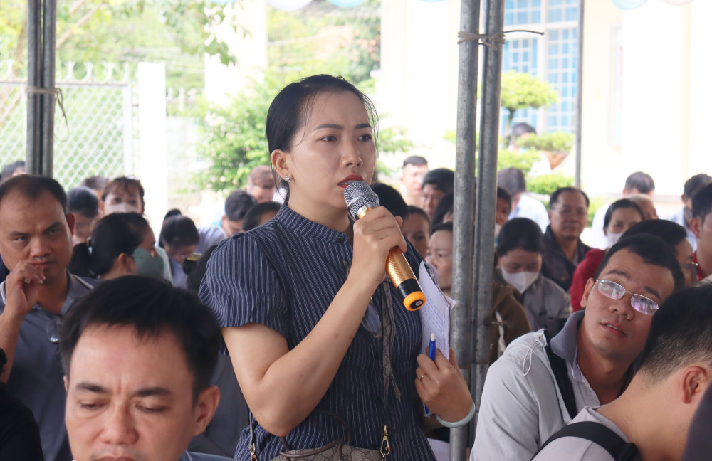 Người dân phát biểu ý kiến