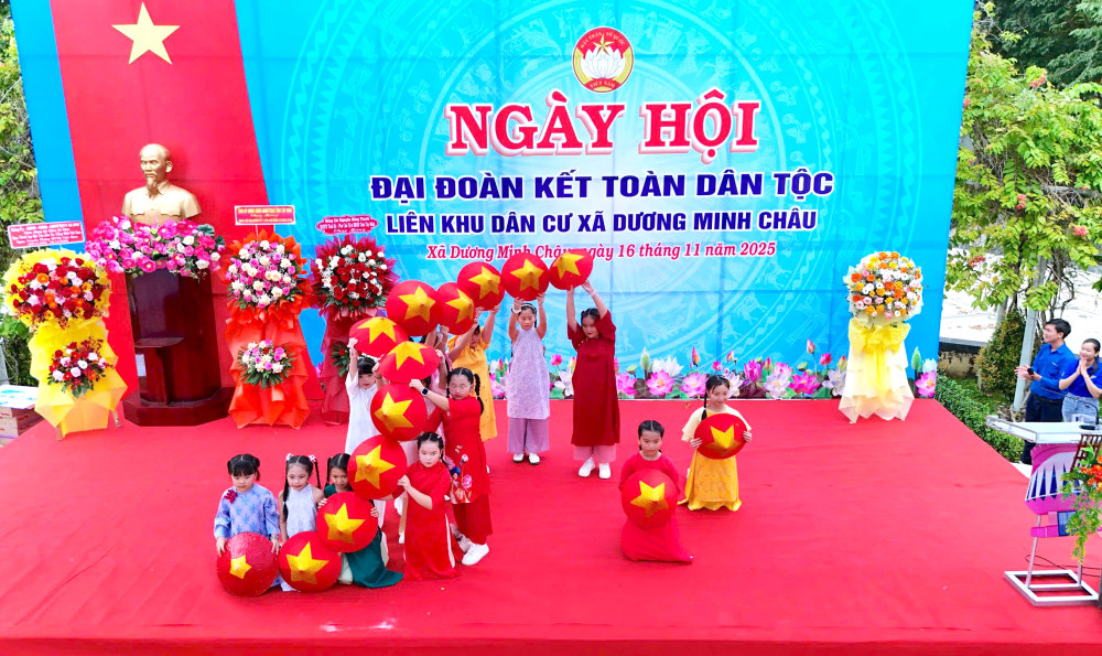 Tiết mục Múa nón lá 