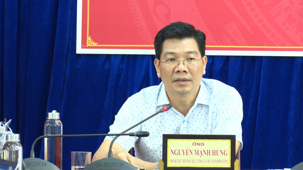 Phó Bí thư Thường trực Tỉnh uỷ, Chủ tịch HĐND tỉnh Nguyễn Mạnh Hùng chỉ đạo tại cuộc họp