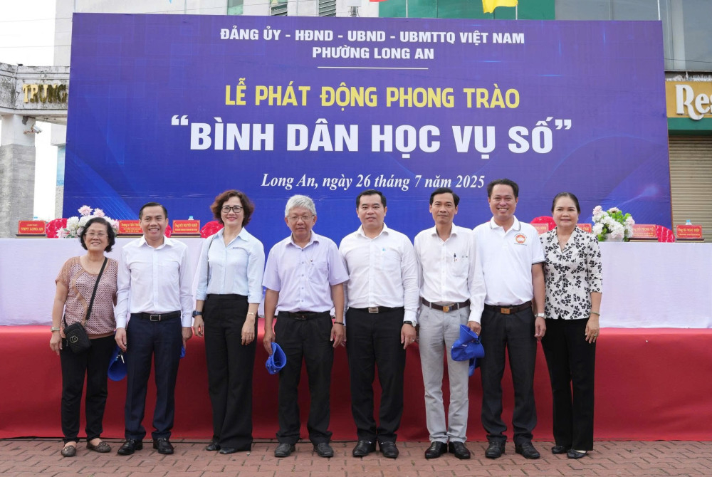 Công tác chuyển đổi số được chính quyền, MTTQ và các tổ chức chính trị - xã hội phường Long An xem là xu thế tất yếu