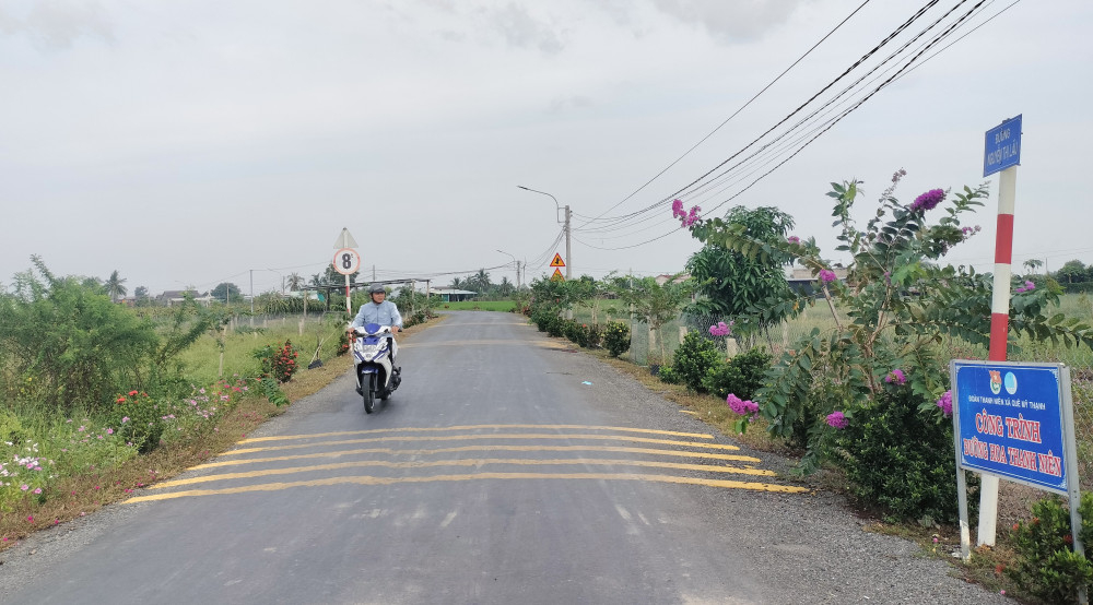 Nhiều tuyến đường sáng, xanh, sạch đẹp được MTTQ và các tổ chức chính trị - xã hội xây dựng, góp phần thay đổi diện mạo nông thôn