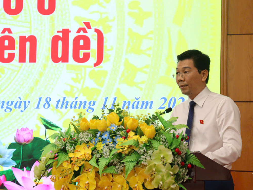 Phó Bí thư Thường trực Tỉnh ủy, Chủ tịch HĐND tỉnh Nguyễn Mạnh Hùng phát biểu kết luận kỳ họp