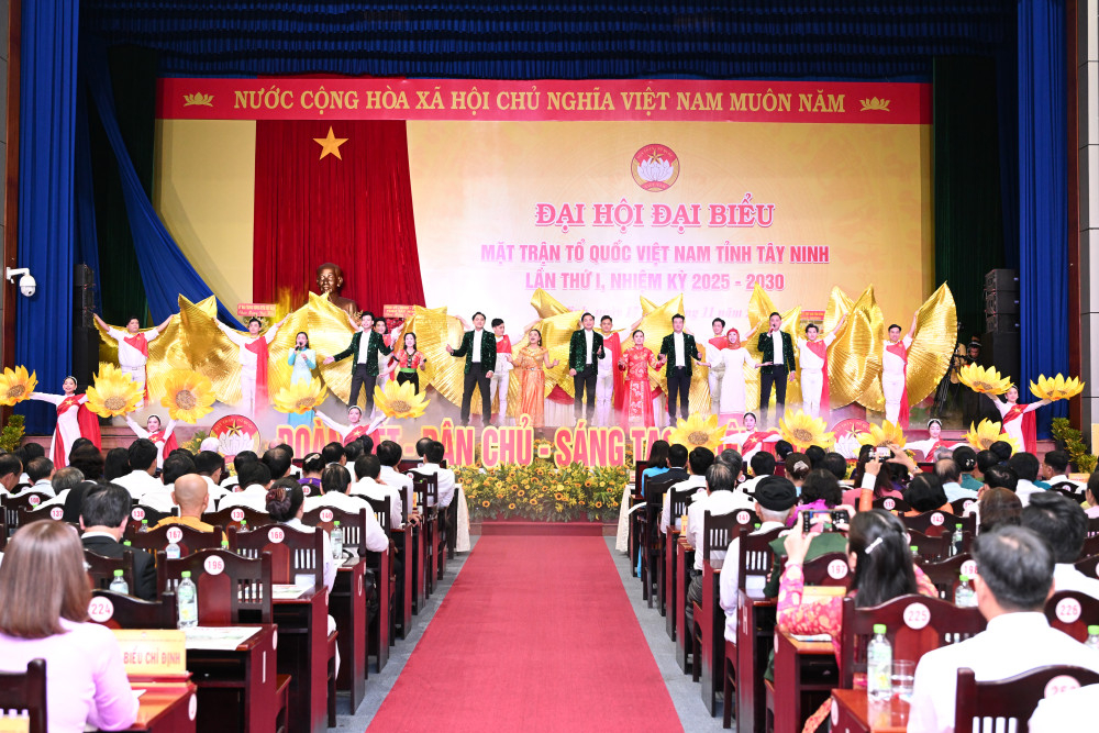 Tiết mục văn nghệ chào mừng Đại hội