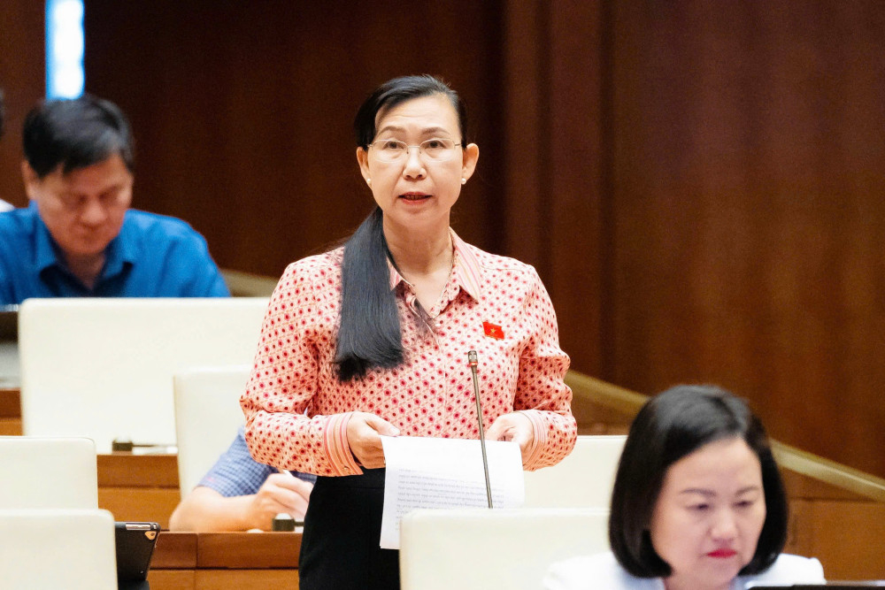 Đại biểu Phan Thị Mỹ Dung phát biểu tại phiên thảo luận